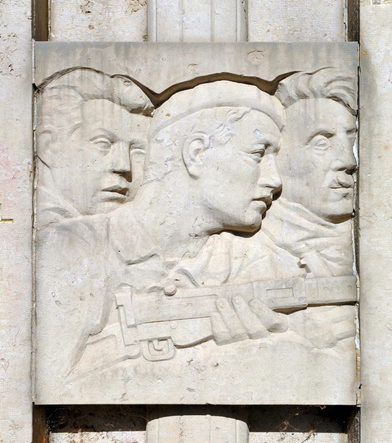 Monument aux morts : Mur des fusillés