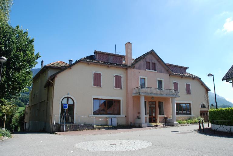 Mairie-école de garçons, puis maison d’enfants Clairfleurie, puis internat "les Papillons blancs" de l'APEI d'Aix-les-Bains