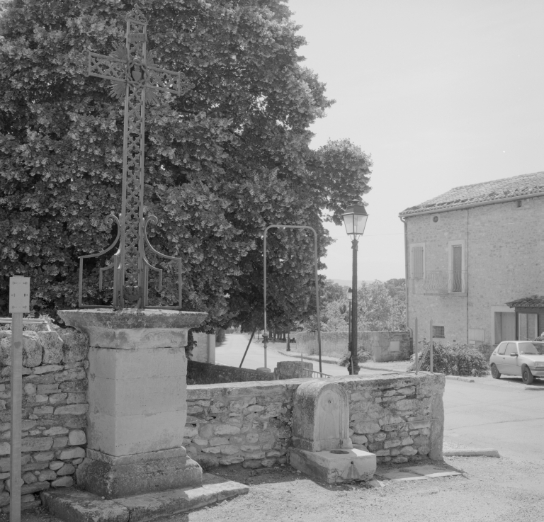 Les croix monumentales de la commune de Chamaret