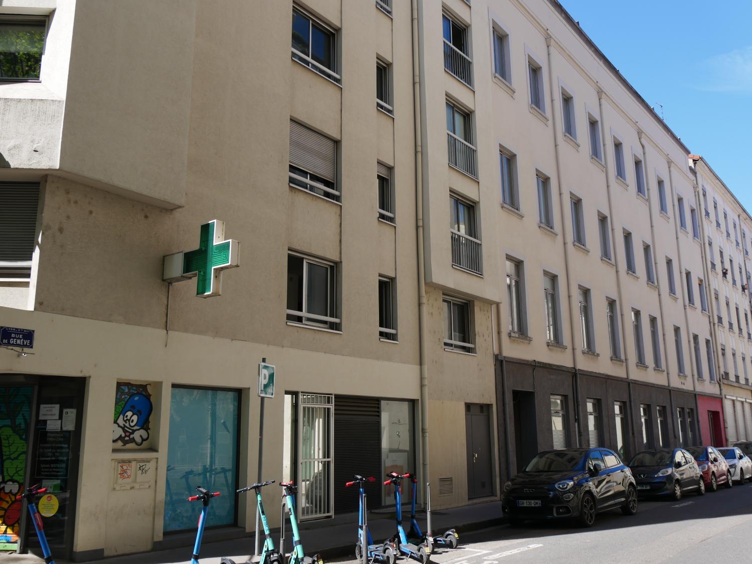 Usine à étages non identifiée actuellement résidence étudiante Dicosa