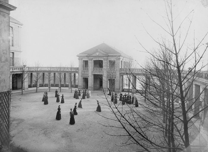 École normale d'institutrices, puis institut de formation des maîtres, actuellement collège