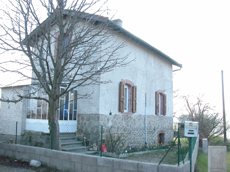 Maison de garde-barrière