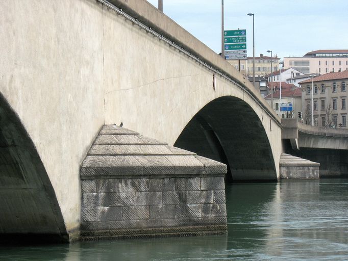 Pont routier de Lattre de Tassigny