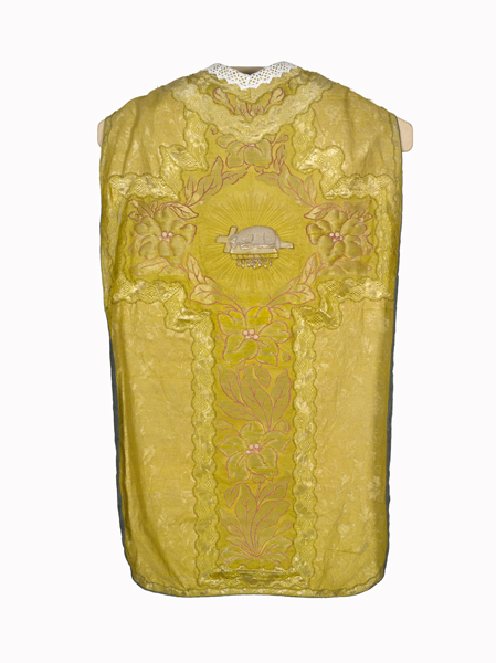 ornement doré : chasuble, étole