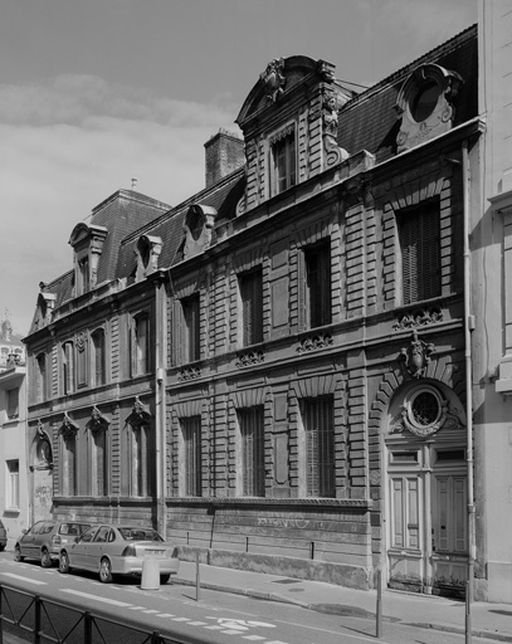 hôtels jumeaux : cours Jeanne d'Arc puis Maison de culture arménienne