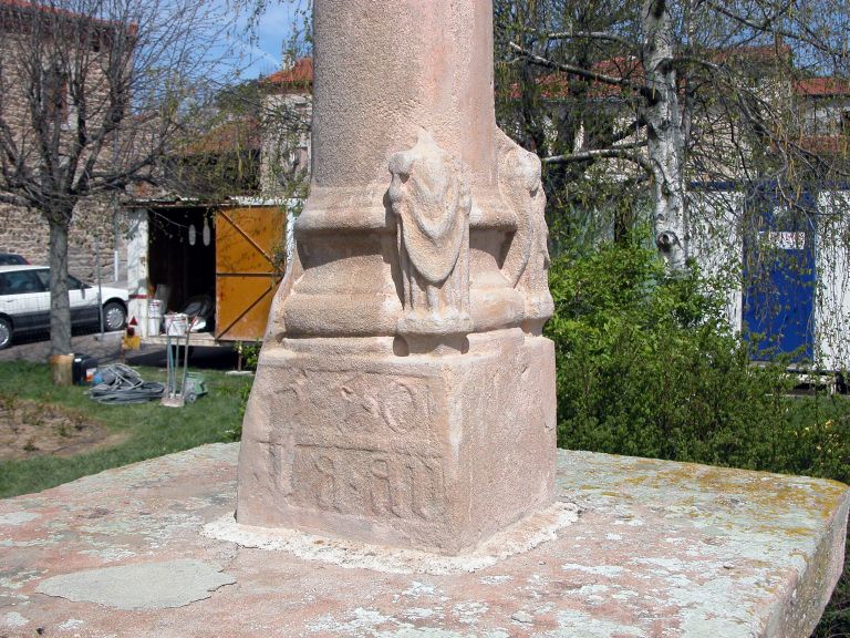 Croix de cimetière actuellement croix de chemin