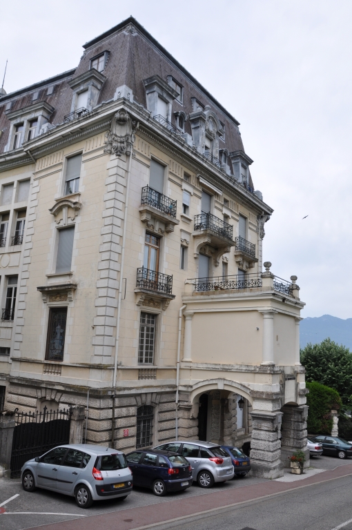 Hôtel de voyageurs, Hôtel Excelsior, actuellement immeuble, dit Résidence Beauregard