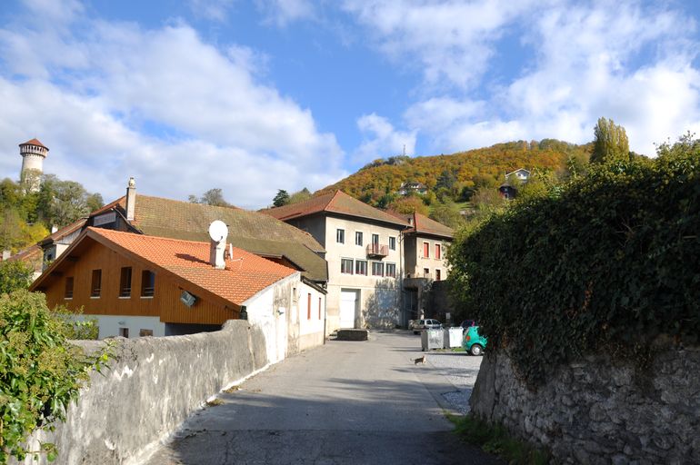 Moulin du Haut-Bourg dit Moulin Sainte-Catherine, transformé en Usine textile Duport et Blanc, puis Société Lyonnaise Gourd-Croizat-Dubost et Cie, puis Usine de construction mécanique Staübli Frères et Cie, actuellement logements