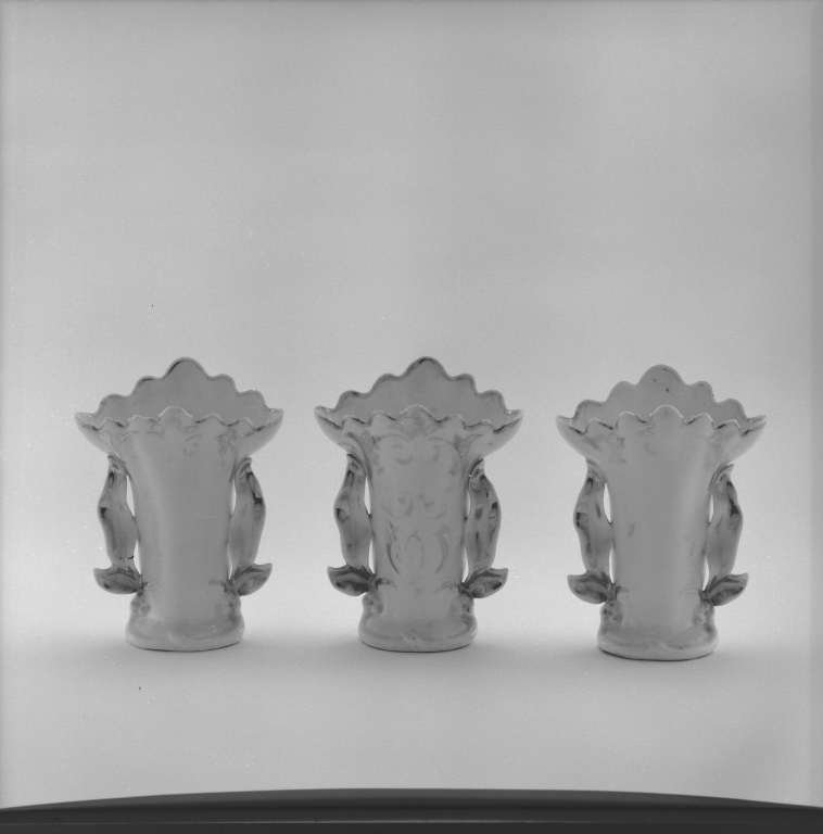 Ensemble de 3 vases d'autel