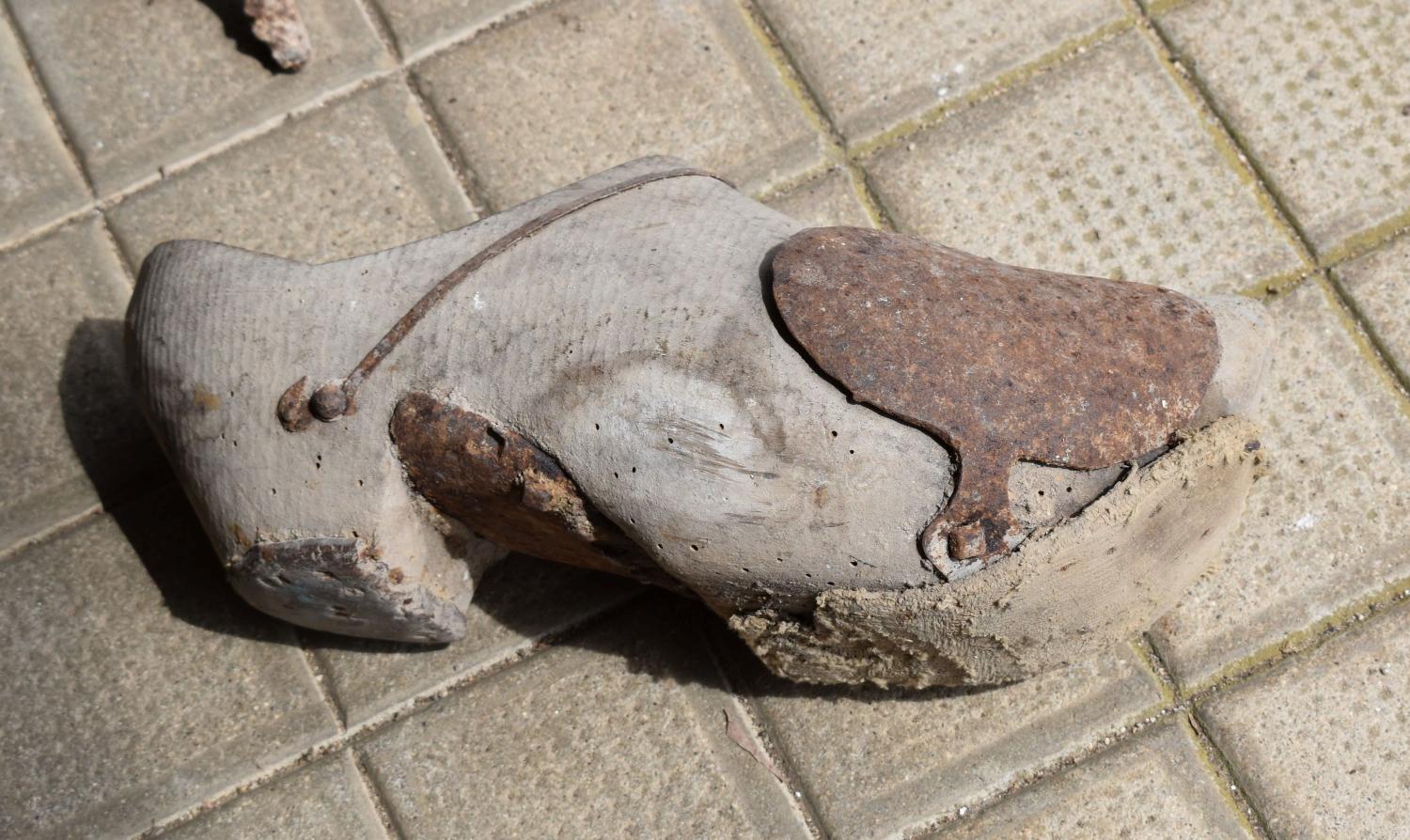 chaussure dite sabot, (de jardinier)