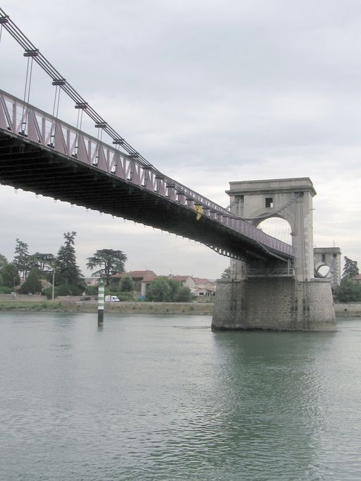 Ardèche. Le pont entre Andance et Andancette rouvre partiellement aux  véhicules