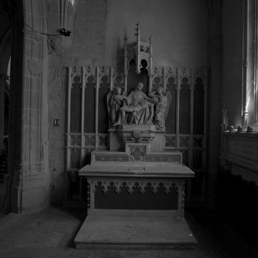 Autel et retable de la chapelle des Morts