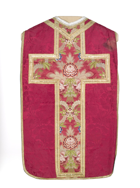 ornement rouge : chasuble