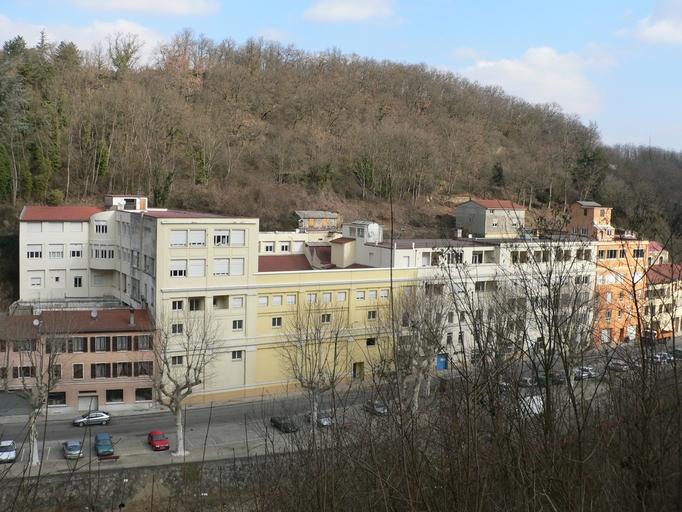 Usine de chaussures Henri Pellet puis société nouvelle des établissements Pellet puis société les chaussures Pellet actuellement réhabilitée en logements