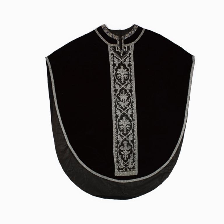 chasuble : ornement noir