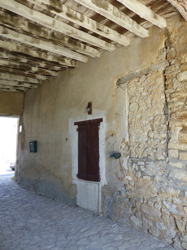 Maison-rempart et passage couvert du « Haut Portail ».