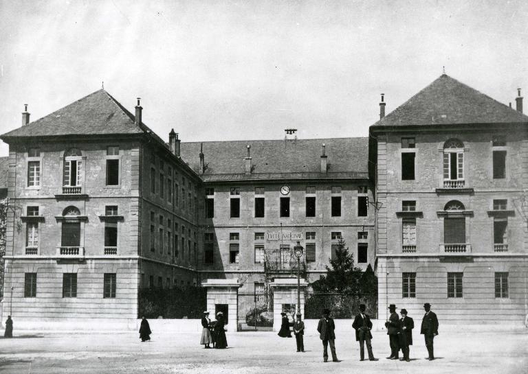 Couvent de la Visitation, puis école secondaire communale, puis collège royal, puis lycée impérial, puis lycée de garçons, actuellement lycée Vaugelas