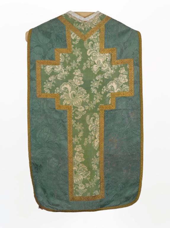 chasuble, étole, voile de calice, bourse de corporal (non étudiée) : ornement vert