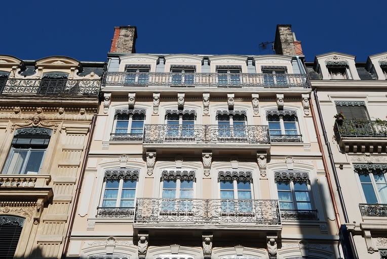 Immeuble actuellement Elysée hôtel