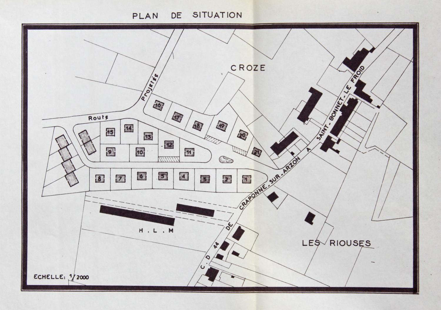Les immeubles HLM de la Croix-Saint-Romain et le lotissement Les Érables à Sainte-Sigolène.