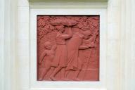 Ensemble de sept bas-reliefs : la Frise des Vendanges (?), Les Âges de la Vie, Danse ou Grâces ?, Cep de vigne, Panier de pampres