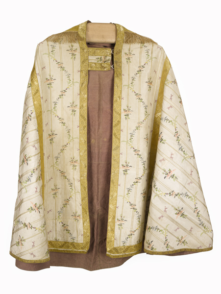 chape, chasuble, 2 étoles, manipule, voile de calice, bourse de corporal : ornement blanc n°1