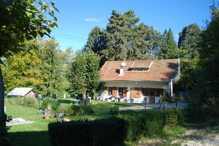 Domaine de la Châtaigneraie composé d'une ferme puis d'une villa, puis d'une école, actuellement villa et structure pour assistantes maternelles