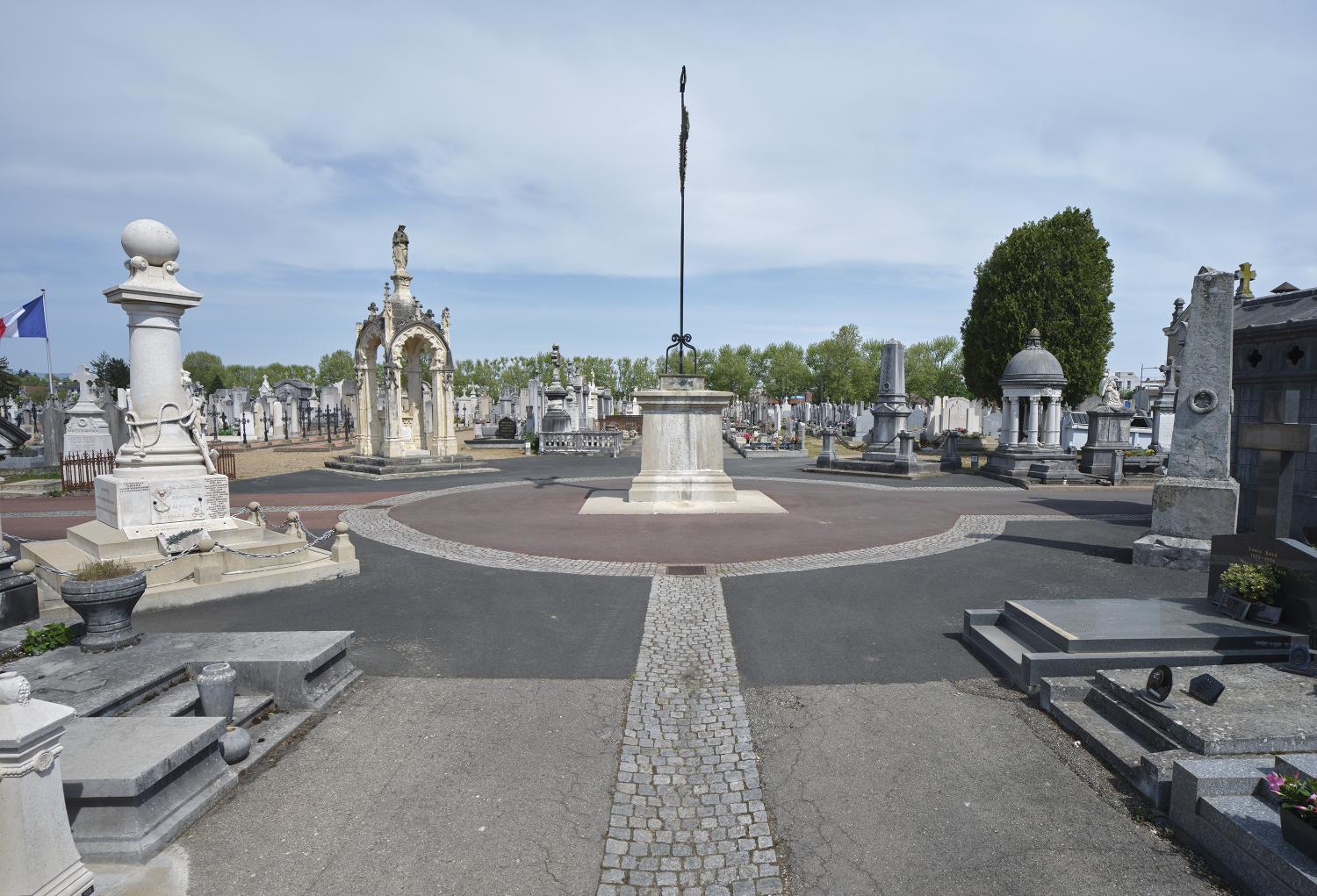 Tombeau des prêtres de Villefranche, le Bon Pasteur