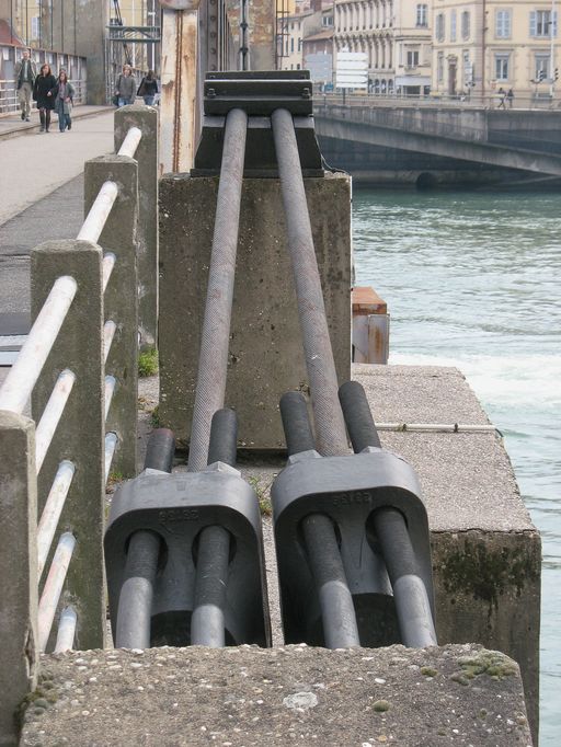 Pont suspendu, actuellement passerelle de Sainte-Colombe