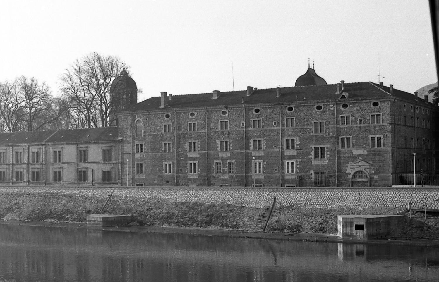 Collège de Tournon, puis école royale militaire, école centrale, collège communal, collège royal, lycée impérial, lycée de garçons, actuellement lycée Gabriel-Faure