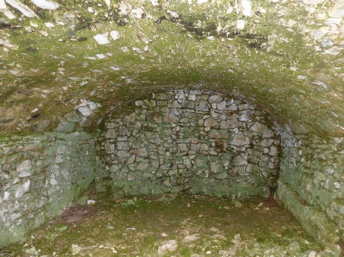 Vue de volume d'une étable, entrepôt agricole au hameau de Valaury.