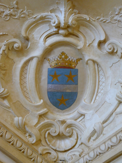 Bas-relief de l'escalier : armoiries de Perrachon de Saint-Maurice