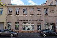 Ancienne école, actuellement maison de quartier et bibliothèque