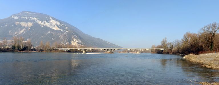 Pont routier de la Loi