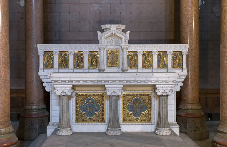 Autel (maître-autel), tabernacle