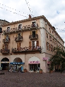 Immeuble, puis hôtel de voyageurs, Second Hôtel Guilland, Café Dardel, puis Hôtel du Grand Café, actuellement immeuble