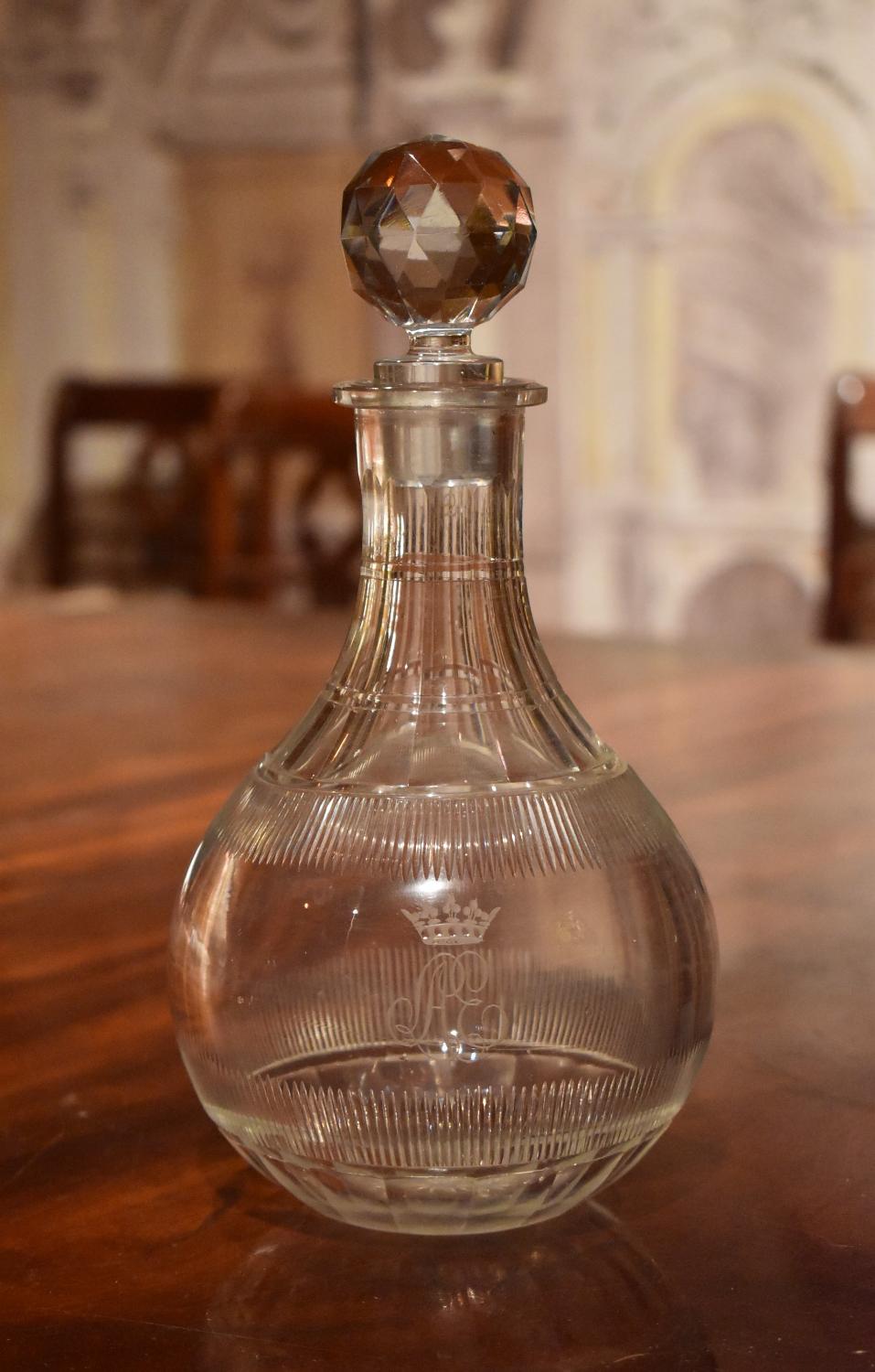 carafe gravée du n°2 : carafe