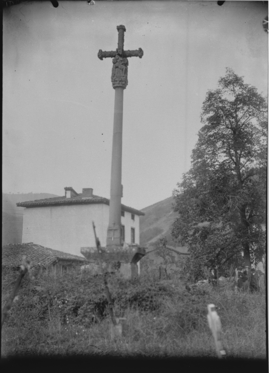 Croix de cimetière, actuellement croix monumentale