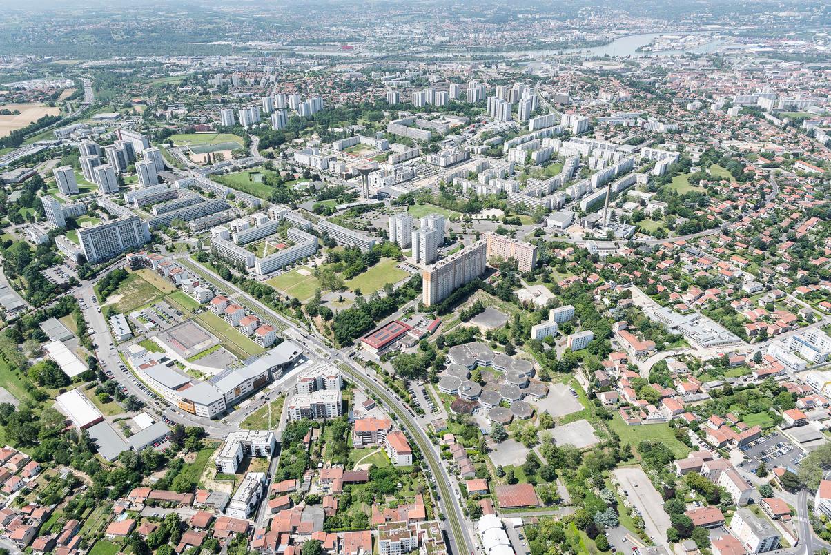 Immeubles et tours dits Zone d'Urbanisation Prioritaire des Minguettes à Vénissieux
