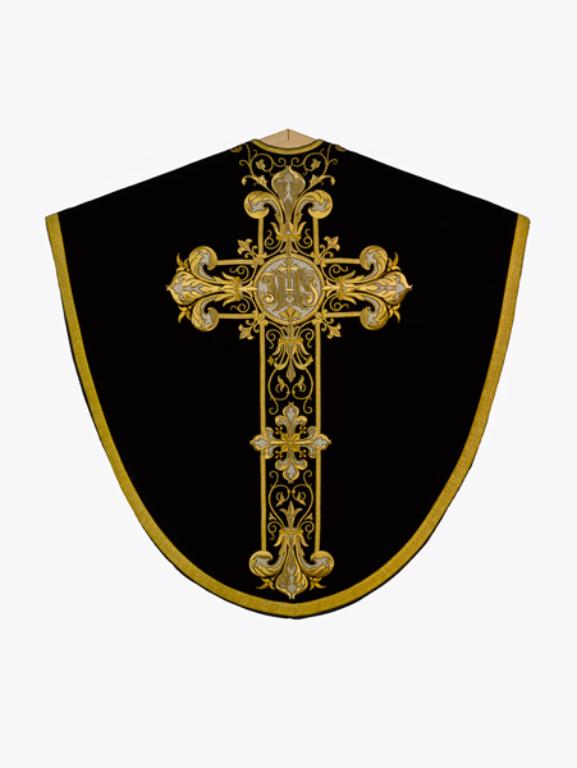 ensemble d'une chape, une chasuble, deux dalmatiques (non étudiées), une étole, un manipule, un voile de calice : ornement noir n°1