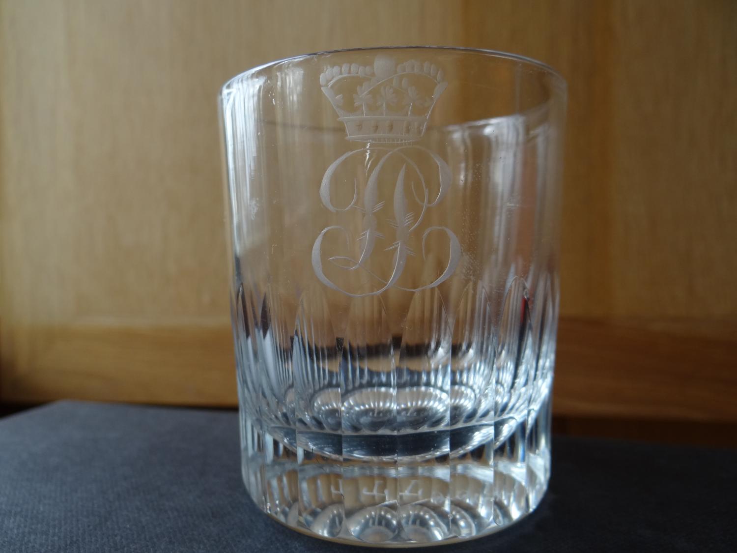 Ensemble de quatre verres au chiffre de Louis Philippe pour Trianon