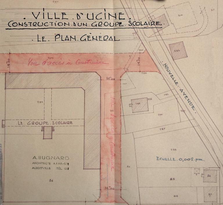 Groupe scolaire de Montroux, puis Cité technique, actuellement lycée d'enseignement général, technologique et professionnel René-Perrin