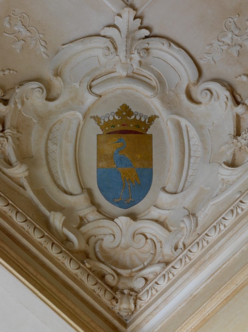 Bas-relief de l'escalier : armoiries de Perrachon de Saint-Maurice
