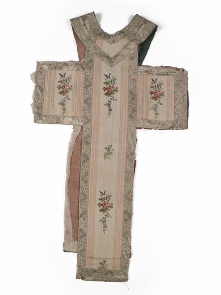 morceau de tissu : orfrois de chasuble (?)