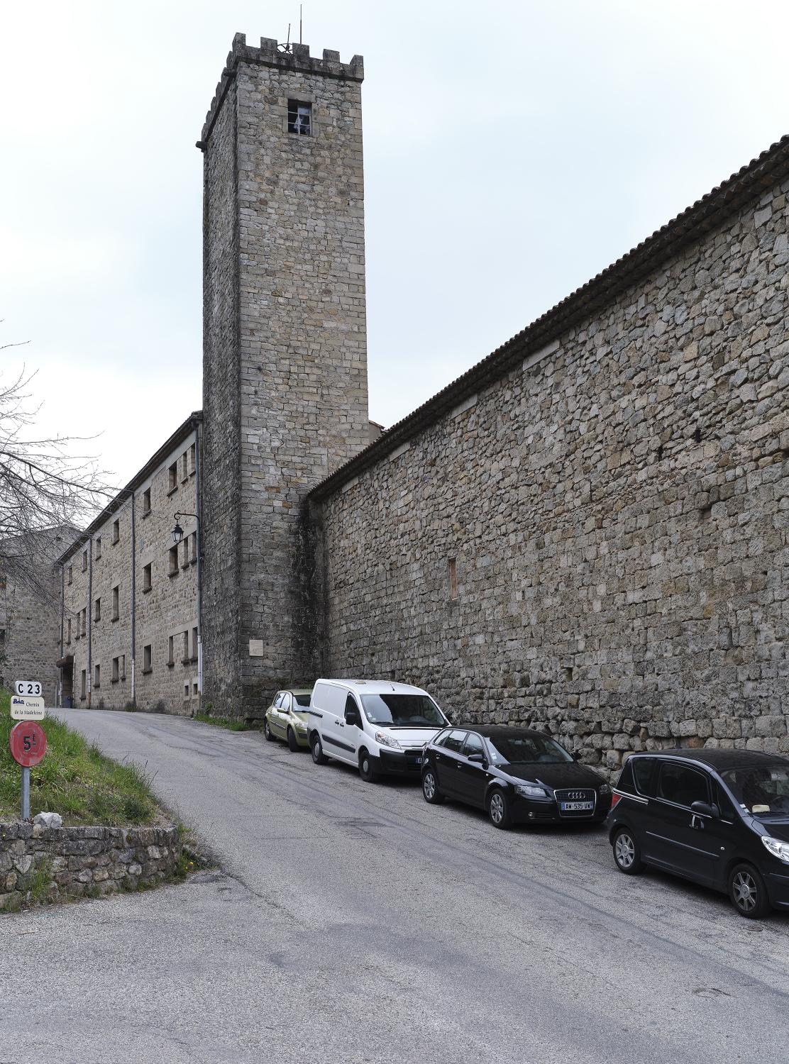 Château, puis palais de justice et prison, puis hôpital, actuellement château de Largentière