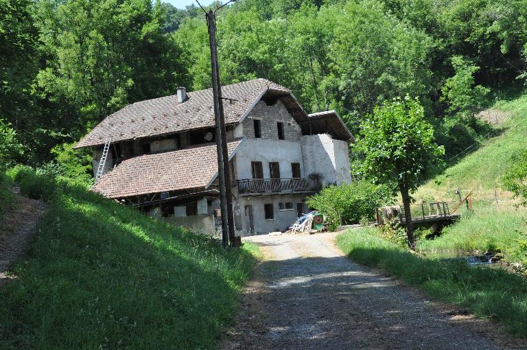 Moulin à farine du marquis de Chamousset puis moulin à farine et moulin à huile Lemoine actuellement vestiges et logement