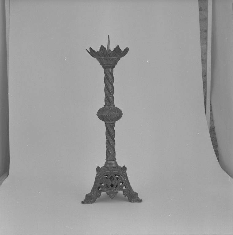 chandeliers d' autel (4), croix d' autel (garniture d' autel)