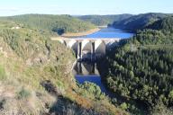 Le barrage de Grandval à Neuvéglise-sur-Truyère et Fridefont.