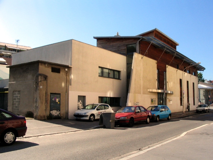 Robinetterie Jacquin et Huzel, puis Usine de construction mécanique La Buire, puis Usine de mécanique de précision La Précision Mécanique actuellement dépôt vente dit le Troc de l'île