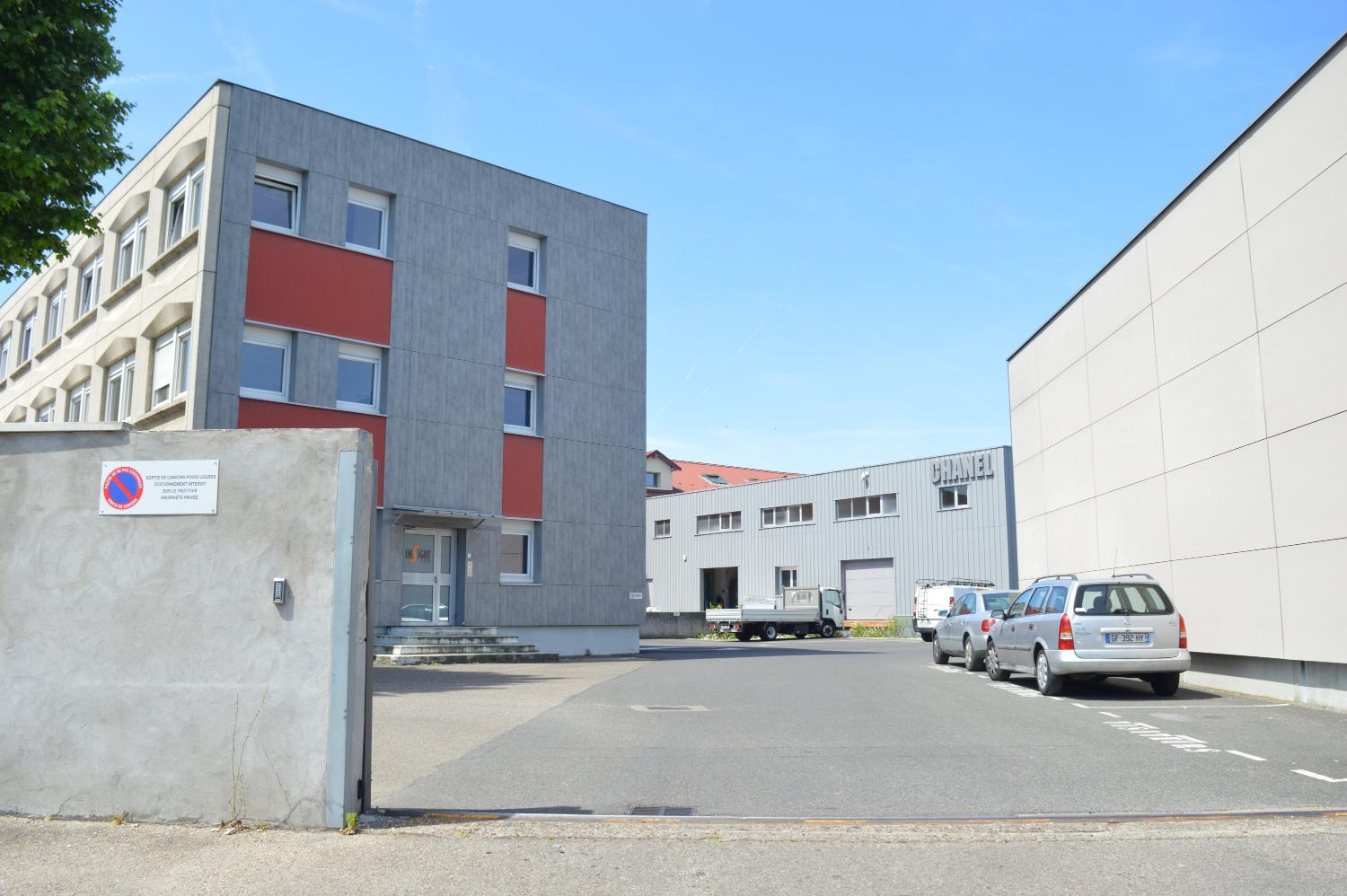 Verrerie de Vénissieux - Société ouvrière actuellement entrepôt Chanel isolation et garage